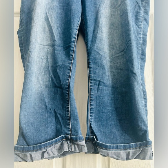 Avenue Denim Womens Capris Cropped Cuff Jeans Dark Wash Mid-rise 18 average - Picture 3 of 5